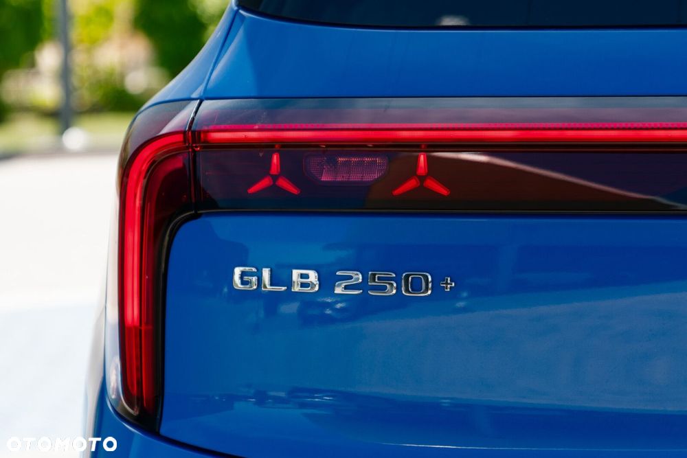 Mercedes-Benz GLB - 13