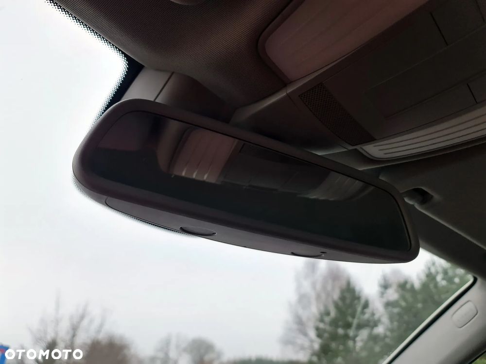 Mercedes-Benz Klasa E 200 CGI BlueEFFICIENCY 7G-TRONIC Avantgarde - 15