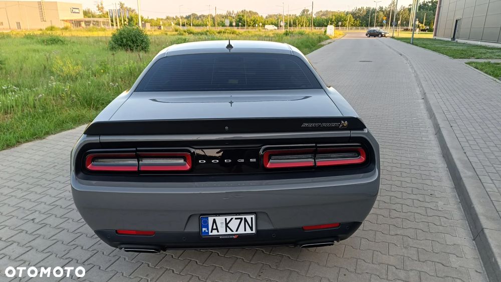Dodge Challenger - 8