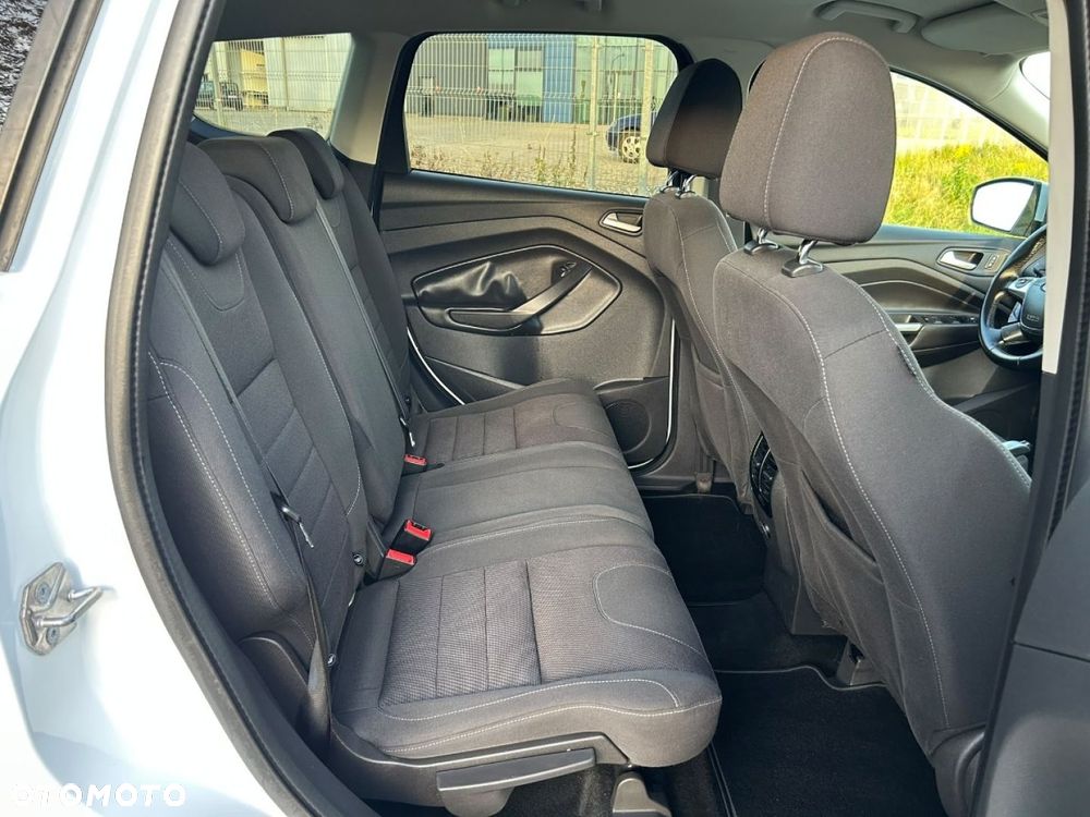 Ford Kuga - 27