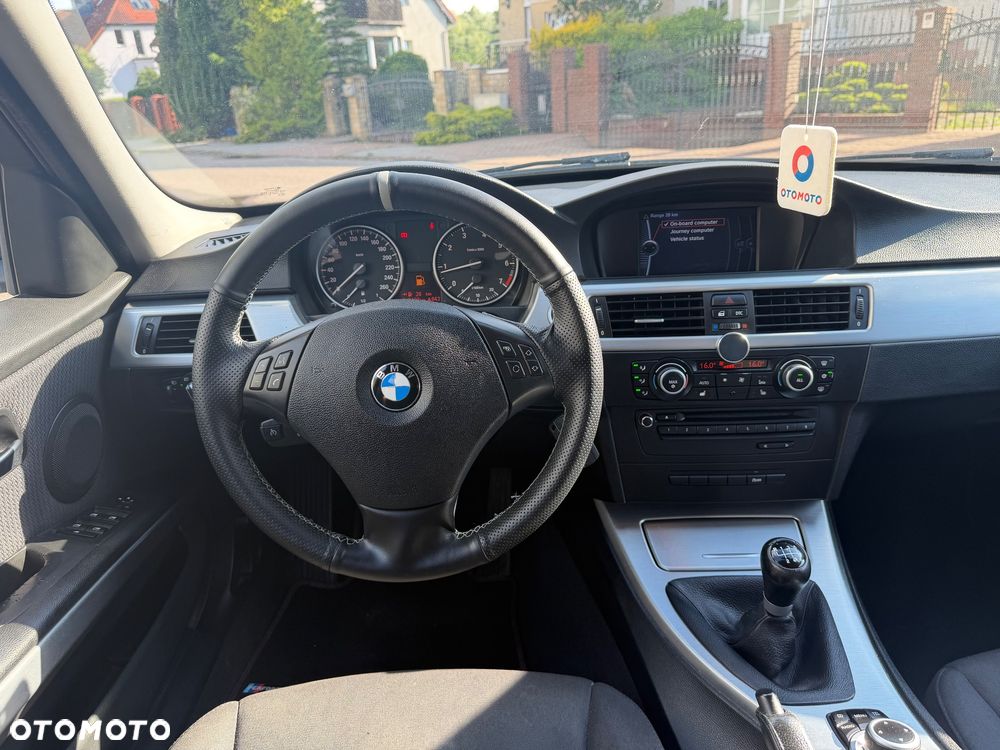BMW Seria 3 318i - 10