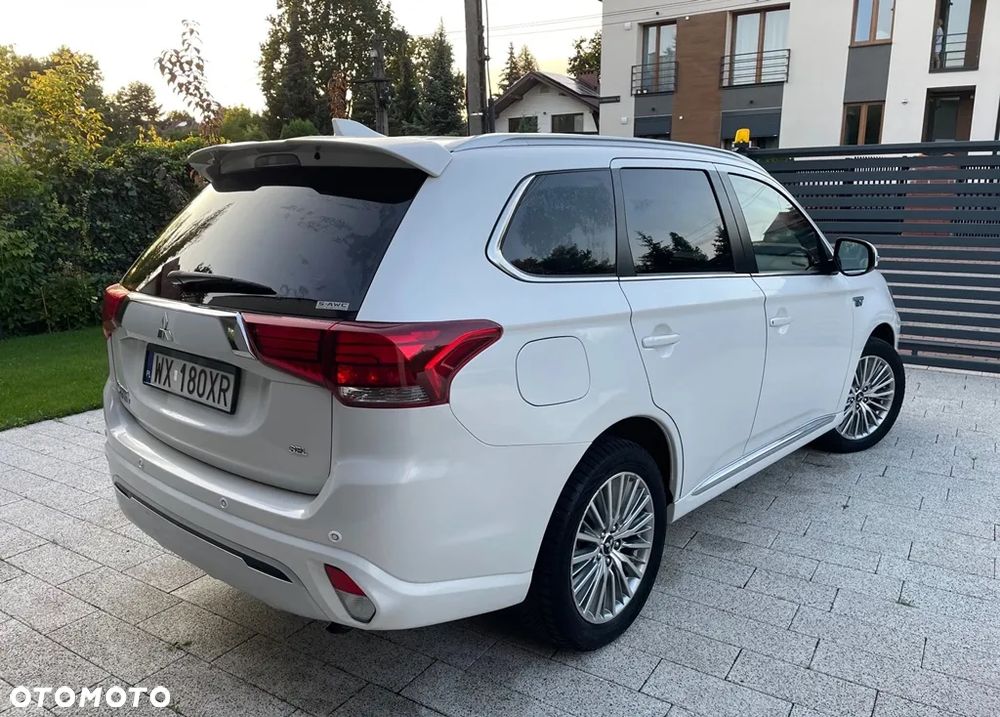 Mitsubishi Outlander PHEV Intense + - 7