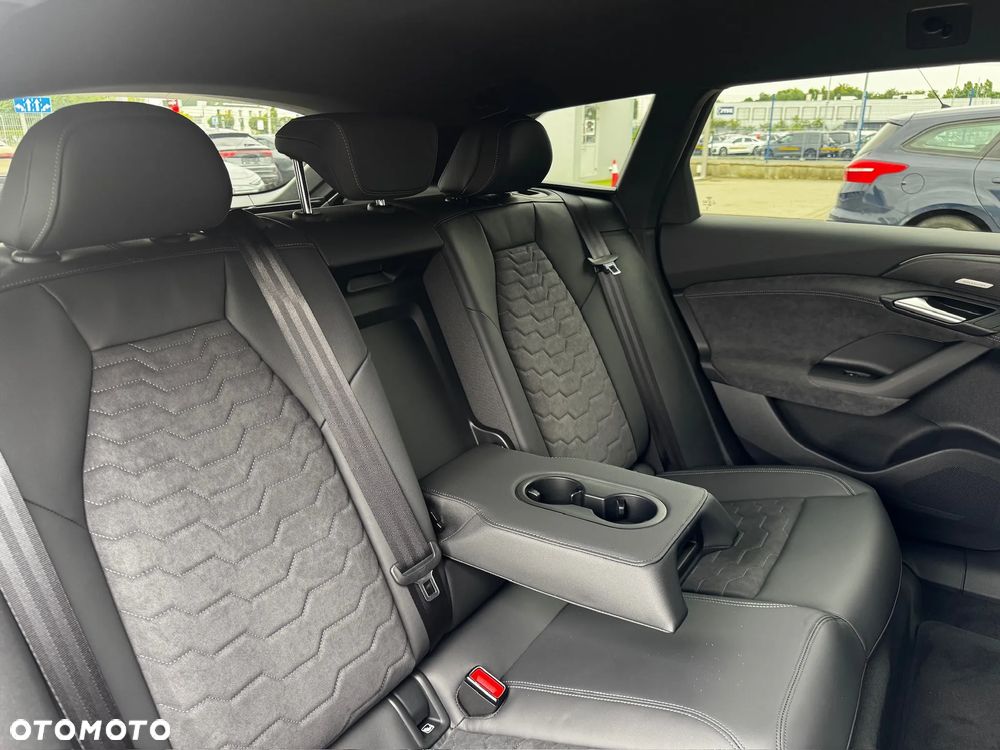 Audi A6 Avant e-tron - 34