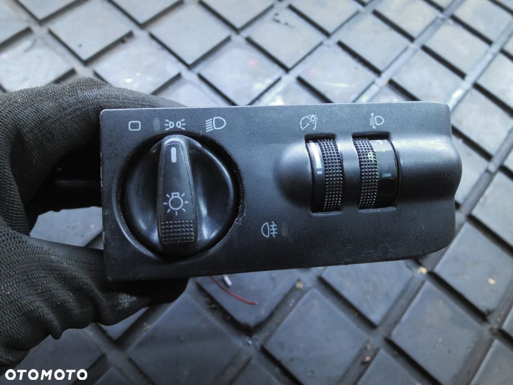 Włącznik świateł Volkswagen OE 1H6941531N POSIADAM 2 SZT - 3