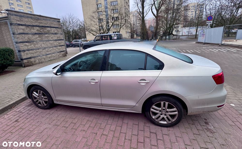 Volkswagen Jetta 1.6 TDI Highline Optimum - 14