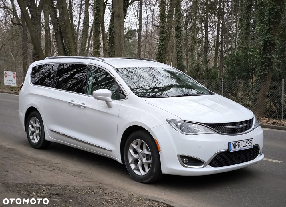 Chrysler Pacifica - 1