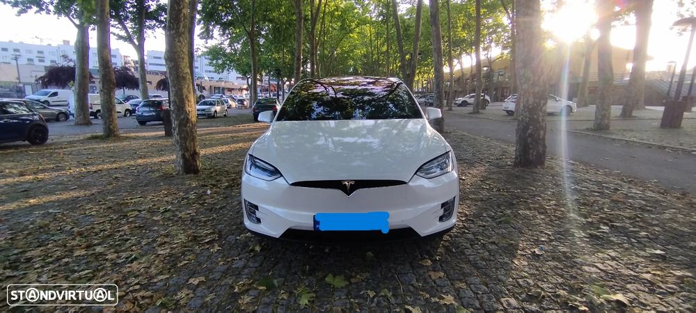 Tesla Model X - 7