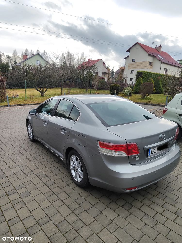 Toyota Avensis 1.8 Sol - 9