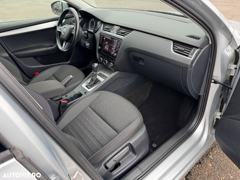 Skoda Octavia 2.0 TDI DSG Premium Edition - 31
