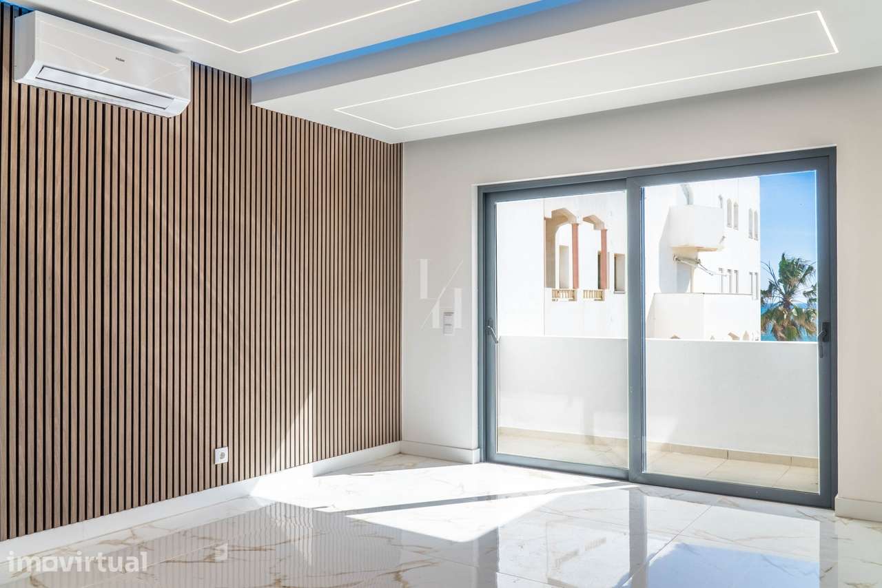 Apartamento T2 renovado para venda com vista mar em Quarteira - Grande imagem: 3/25