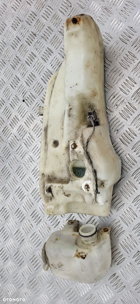 Nissan Terrano II Zbiorniczek Spryskiwaczy - 1