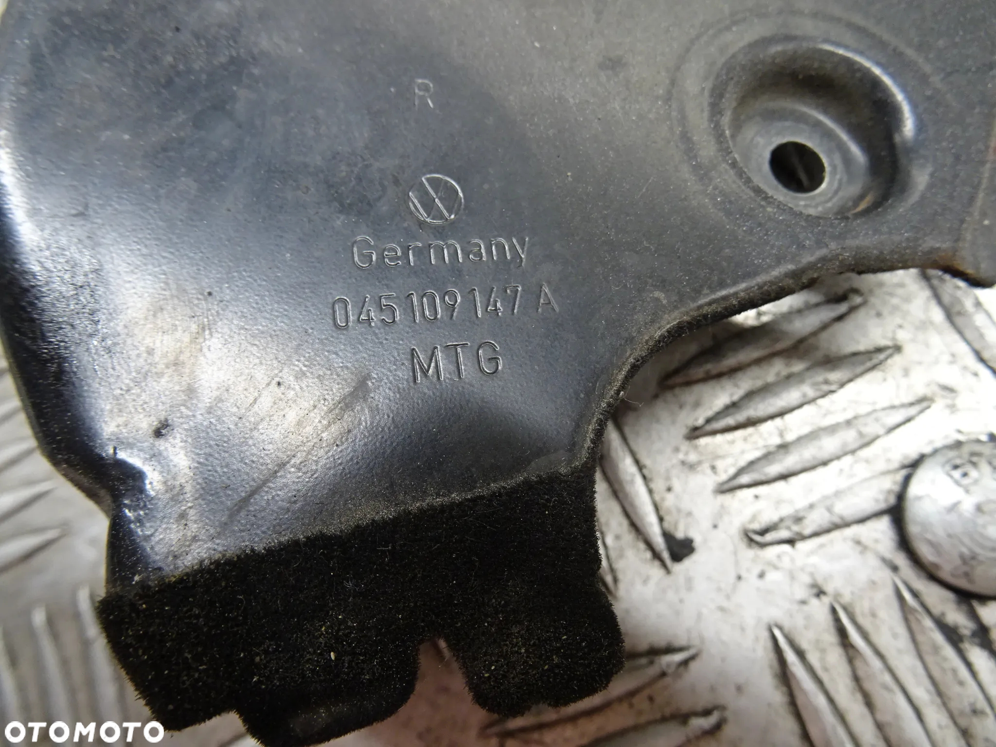 VW GOLF V 1.9TDI BLS ZAŚLEPKA OSŁONY PASKA ROZRZĄDU 045109147A - 3