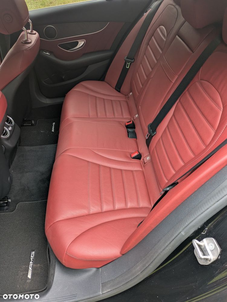 Mercedes-Benz Klasa C 250 d 4Matic 9G-TRONIC AMG Line - 29