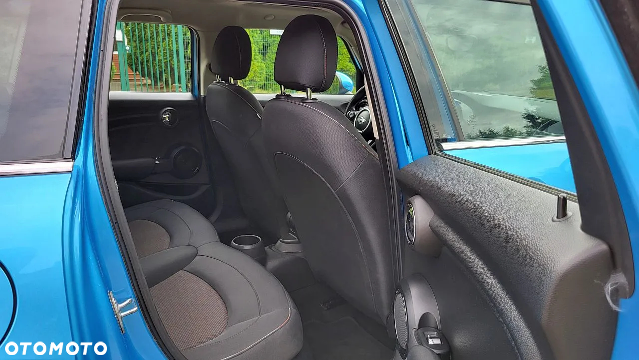 MINI Cooper Seven Chili - 27