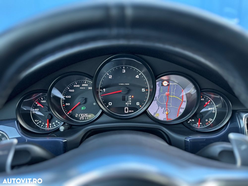 Porsche Panamera - 12