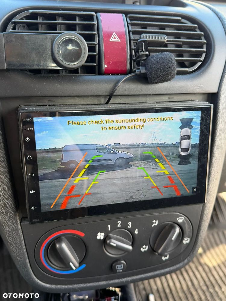 Opel Corsa 1.2 16V Comfort Easytronic - 4