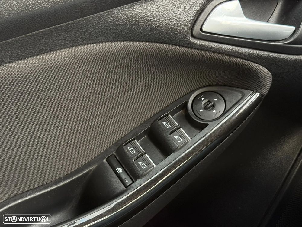 Ford Focus 1.0 EcoBoost Business - 24