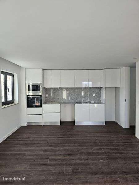 Alugo 4 apartamentos T1 - Grande imagem: 2/4