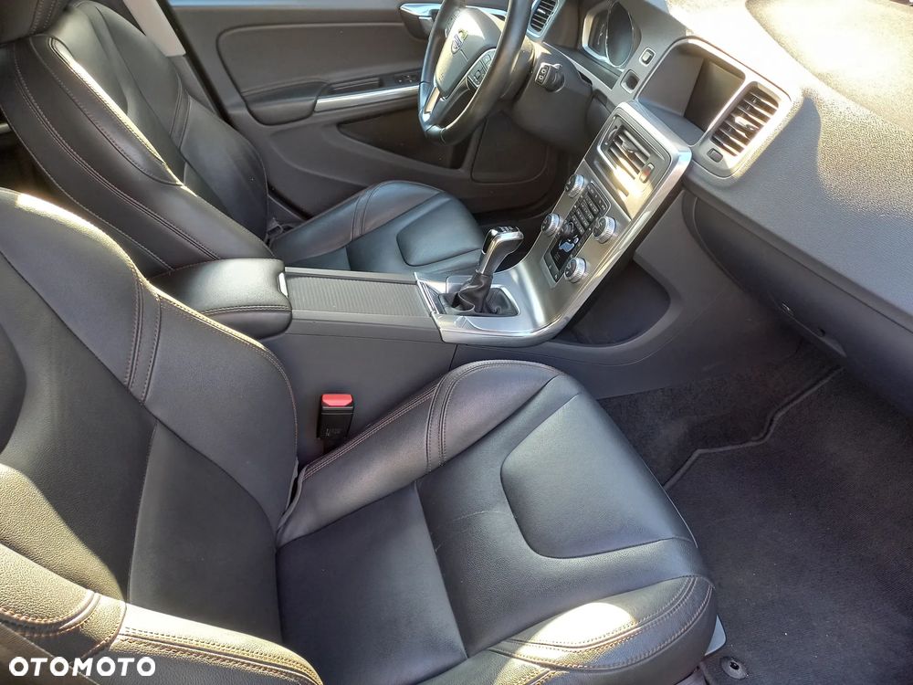 Volvo V60 Cross Country D3 Drive-E Momentum - 18