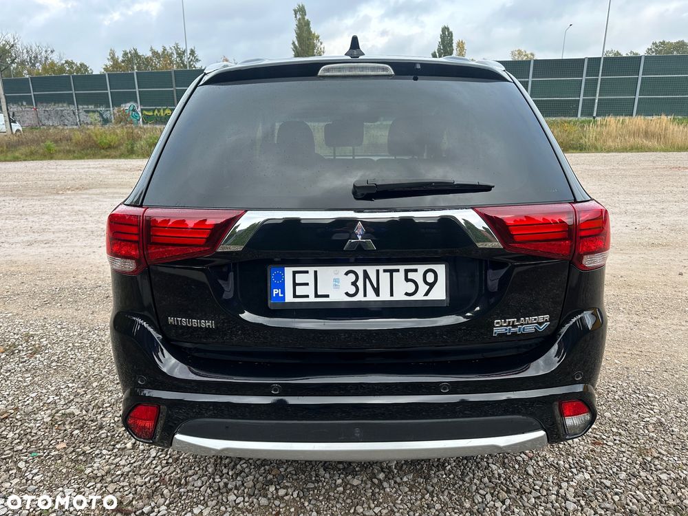 Mitsubishi Outlander 2.0 4WD Top - 12