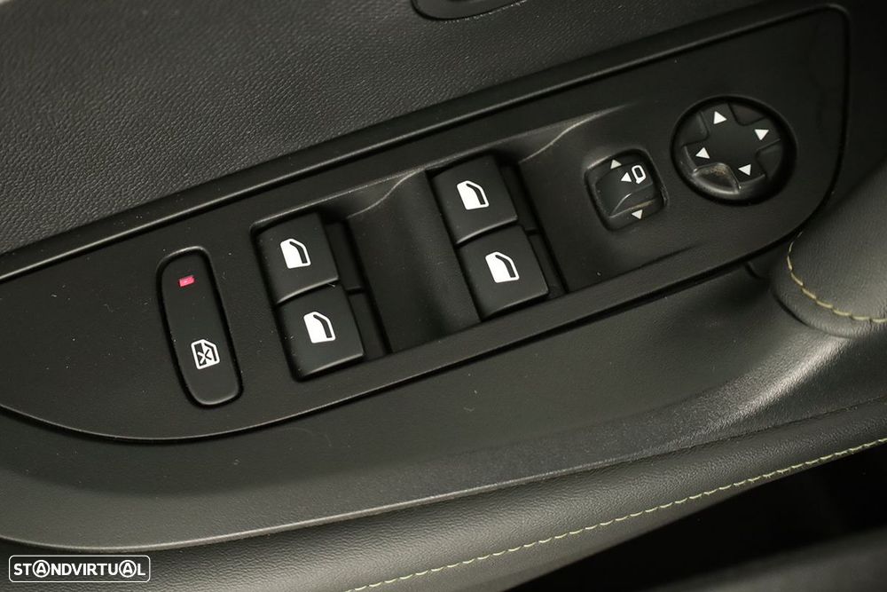 Peugeot 2008 1.2 PureTech GT EAT8 - 21