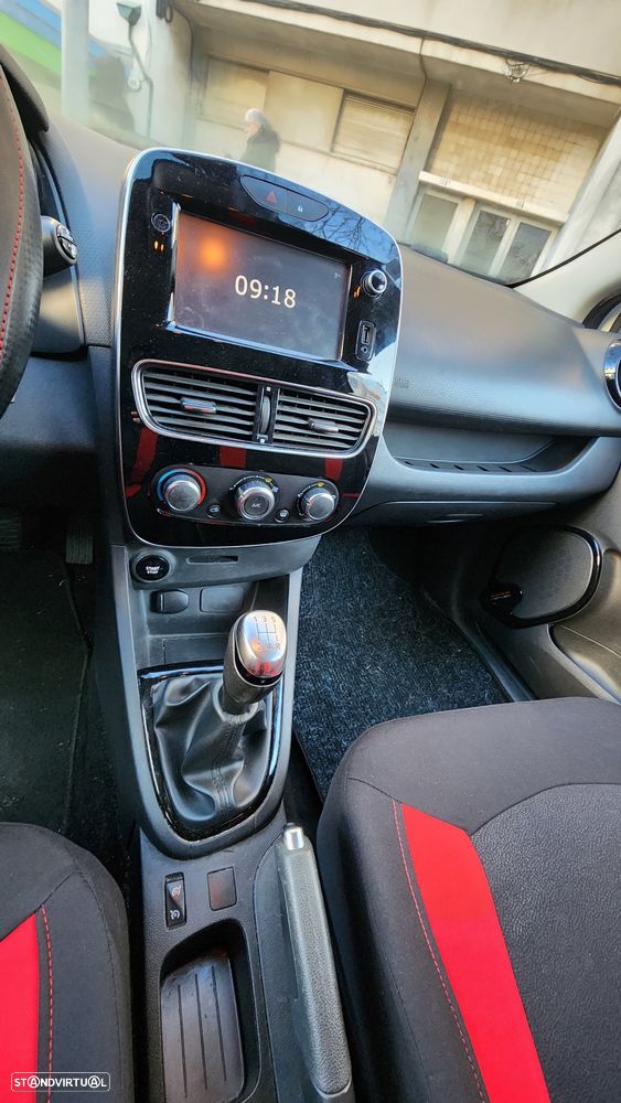 Renault Clio 1.2 16V 75 LIMITED - 11