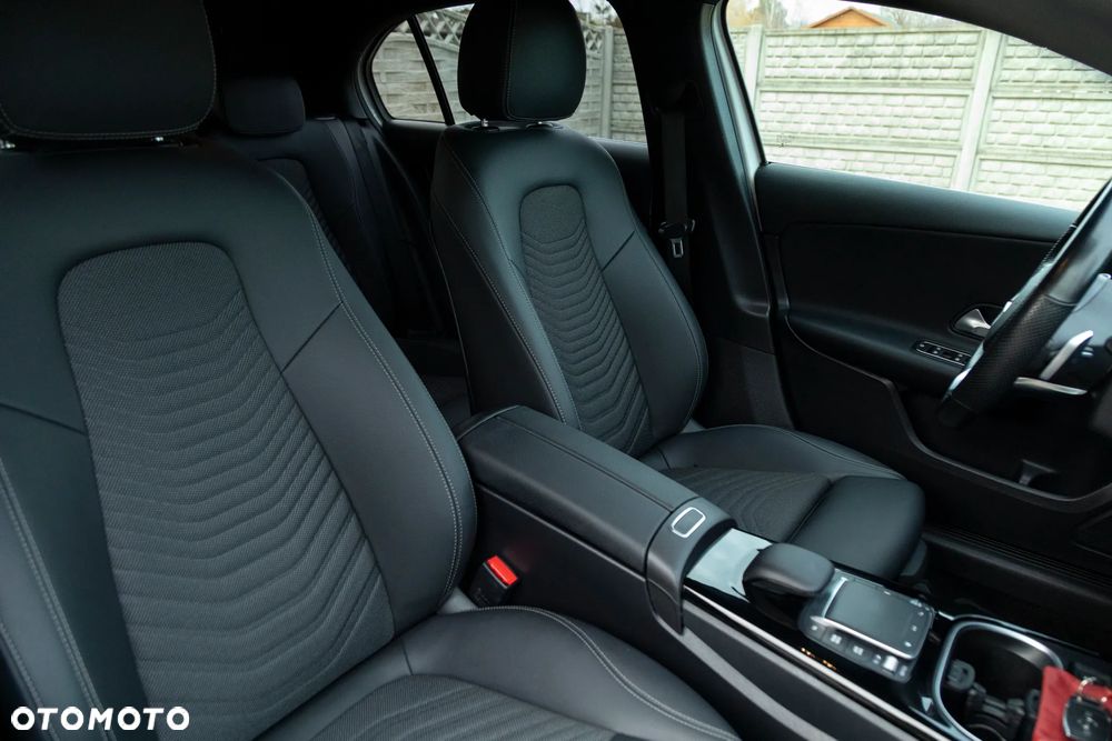 Mercedes-Benz Klasa A 180 d AMG Line 8G-DCT - 9