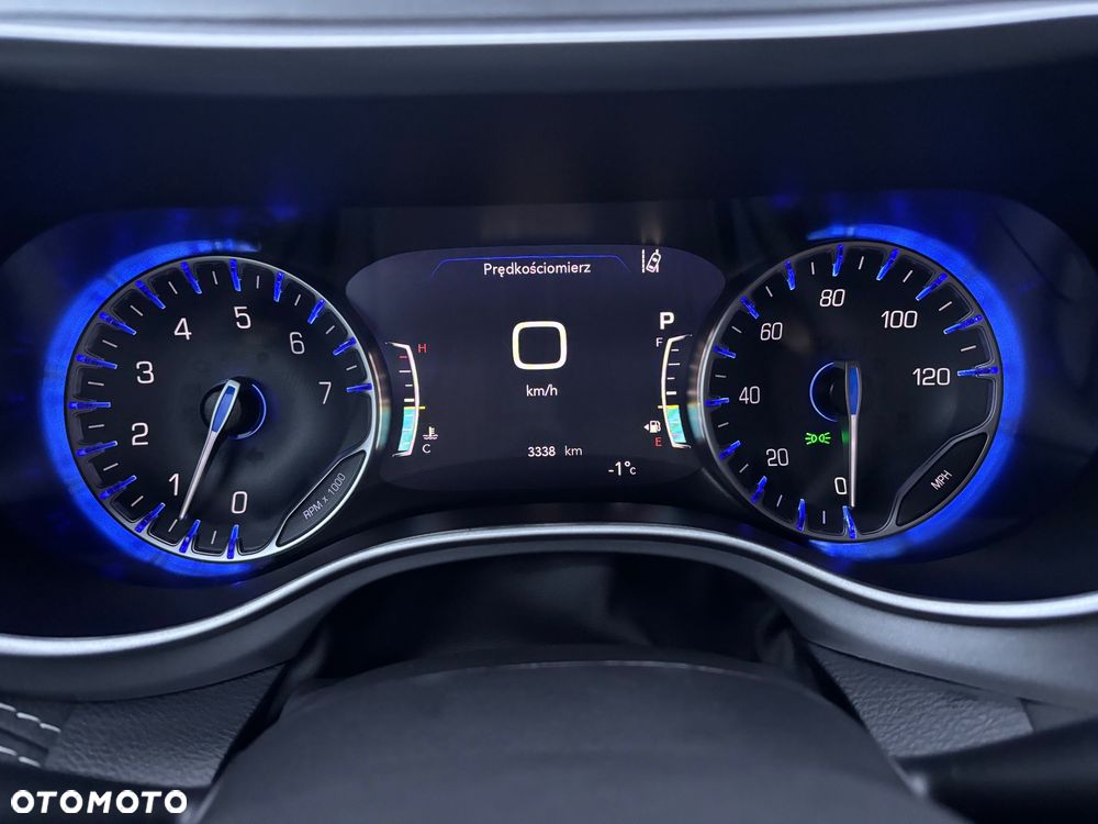 Chrysler Pacifica - 34