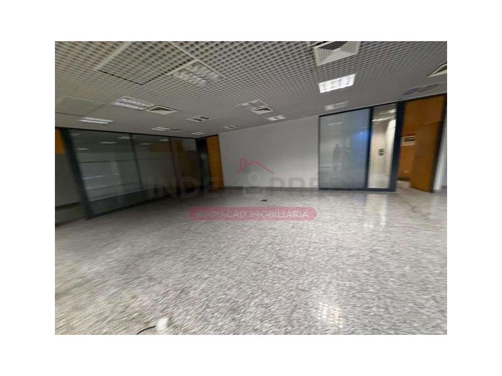 Ampla Loja com cave - Vila Nova de Poiares - Grande imagem: 3/22