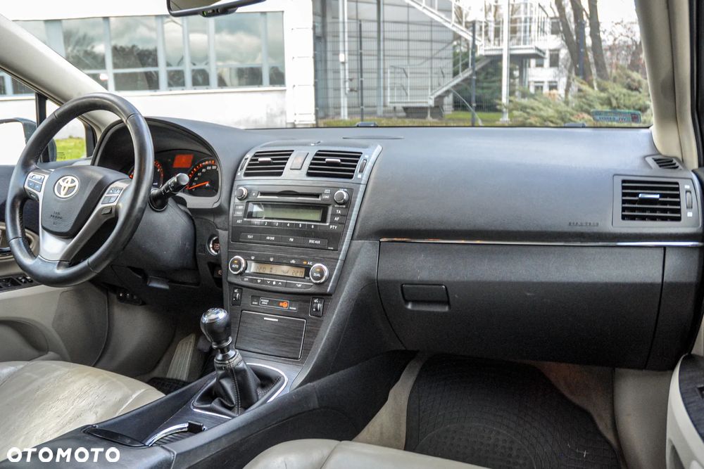 Toyota Avensis 2.2 D-CAT Premium - 10