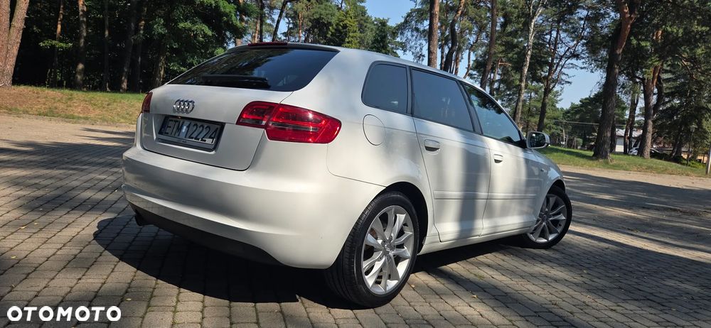 Audi A3 Sportback 1.6 TDI DPF S line Sportpaket - 4