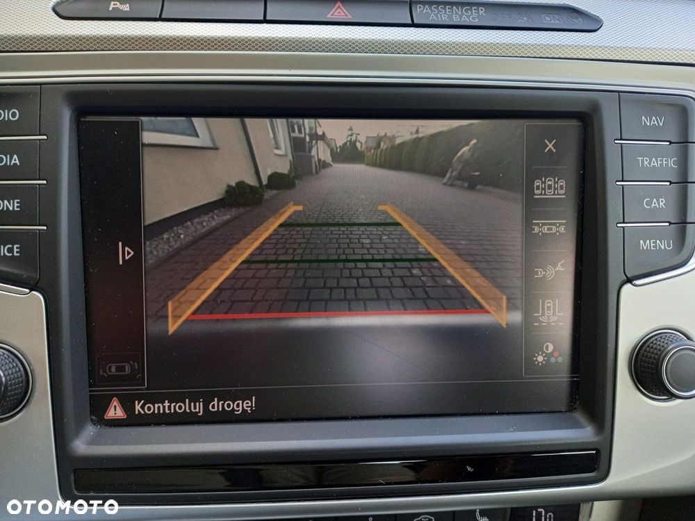 Volkswagen Passat 2.0 TDI (BlueMotion Technology) Highline - 37