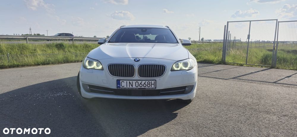 BMW Seria 5 525d xDrive - 10
