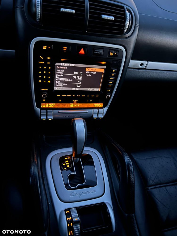 Porsche Cayenne - 32