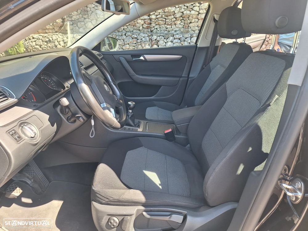 VW Passat Variant 1.6 TDI Edition Con.BM - 12