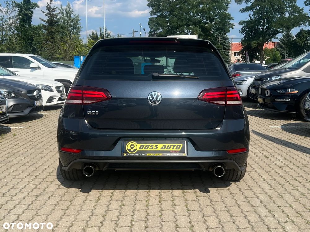 Volkswagen Golf - 8