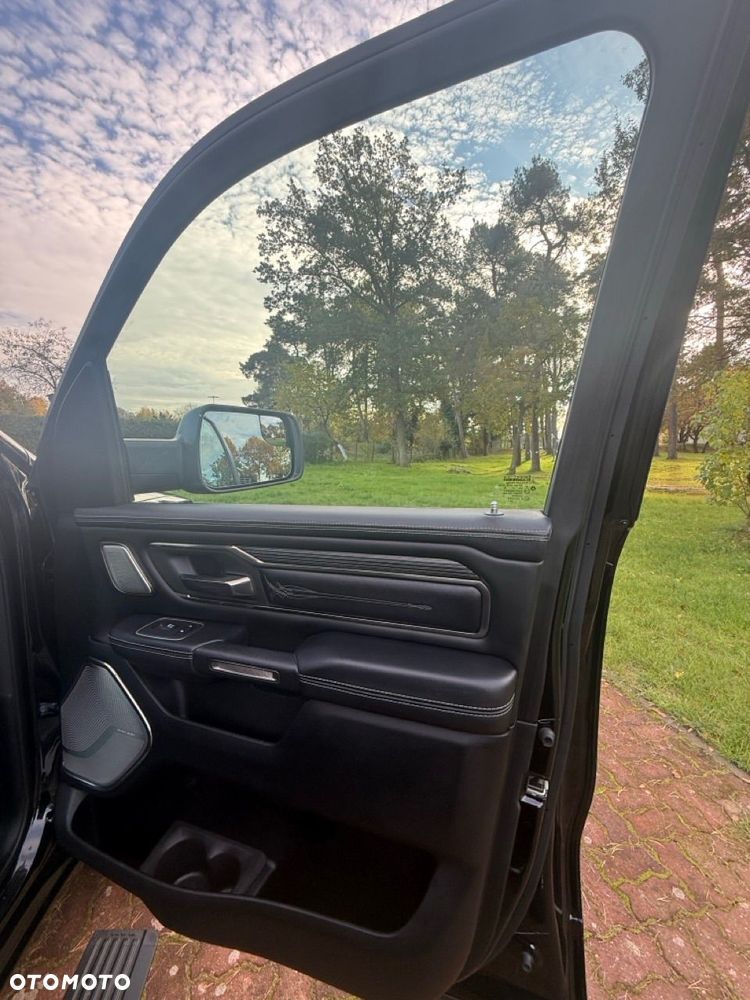 RAM 1500 5.7 Crew Cab Shortbed Limited Black - 28