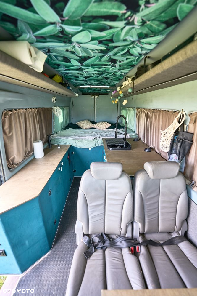 Mercedes-Benz Sprinter - 14