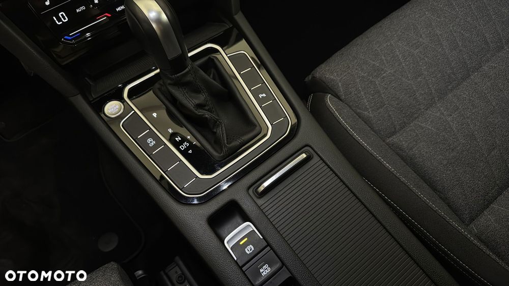 Volkswagen Passat - 19