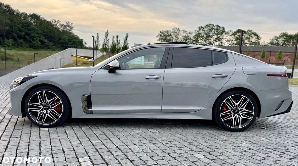 Kia Stinger - 10