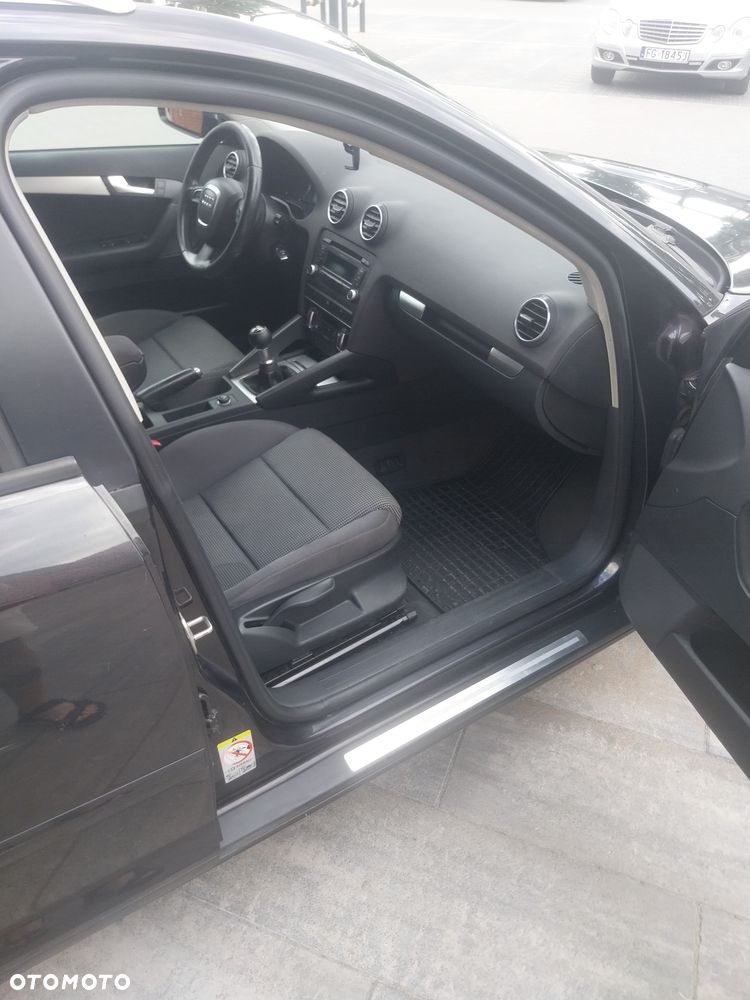 Audi A3 Sportback 2.0 TDI DPF Ambiente - 5