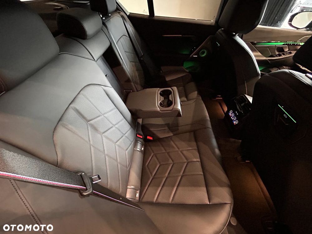 BMW Seria 5 540d xDrive mHEV - 21