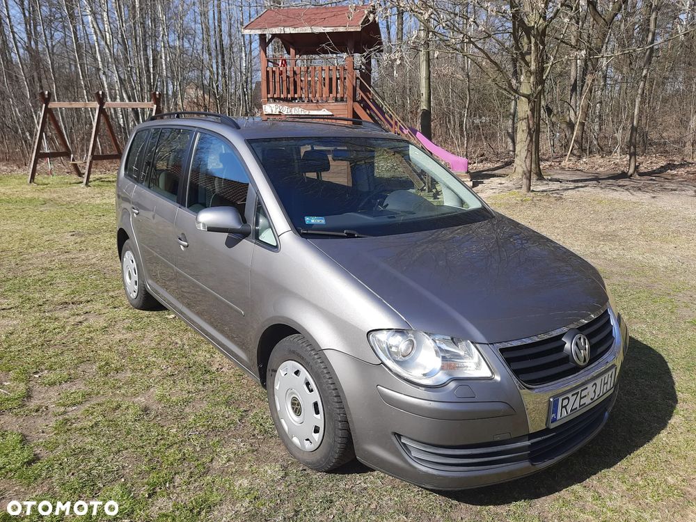 Volkswagen Touran - 1