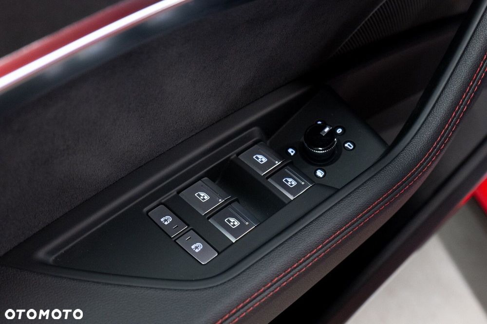 Audi Q8 Sportback e-tron - 11