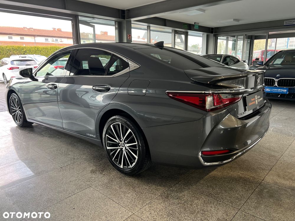 Lexus ES 300h Business Edition + - 13