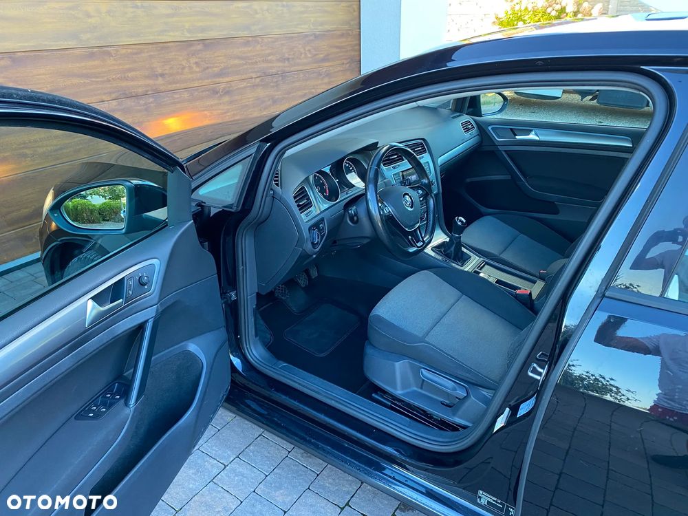 Volkswagen Golf - 8