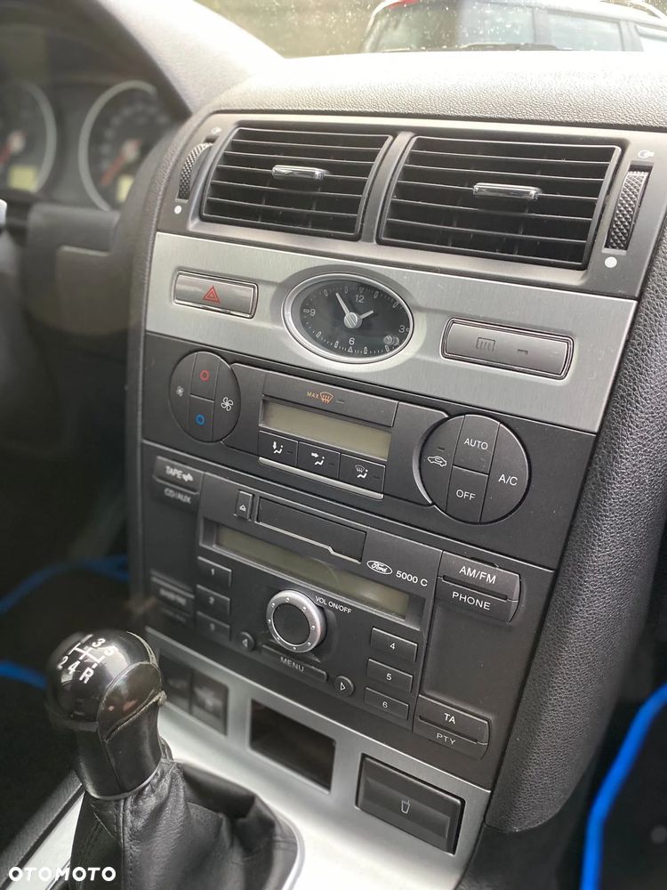 Ford Mondeo 1.8 Titanium - 12