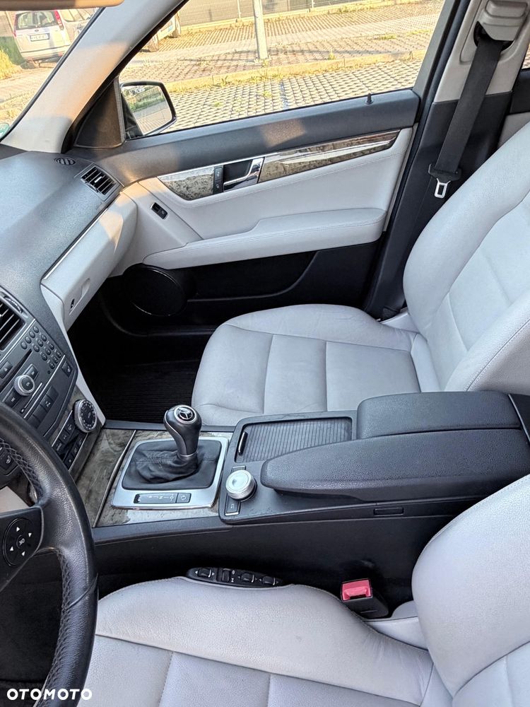 Mercedes-Benz Klasa C 250 CDI DPF Automatik BlueEFFICIENCY SPORT EDITION - 14