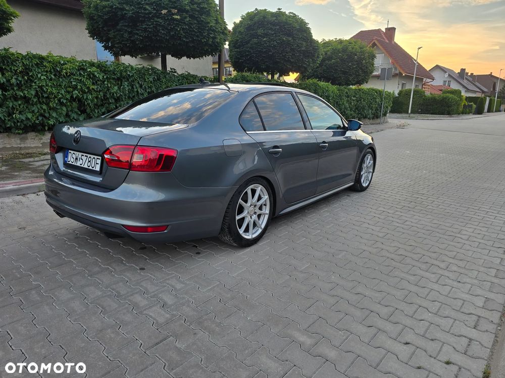 Volkswagen Jetta 2.0 TSI Highline - 17