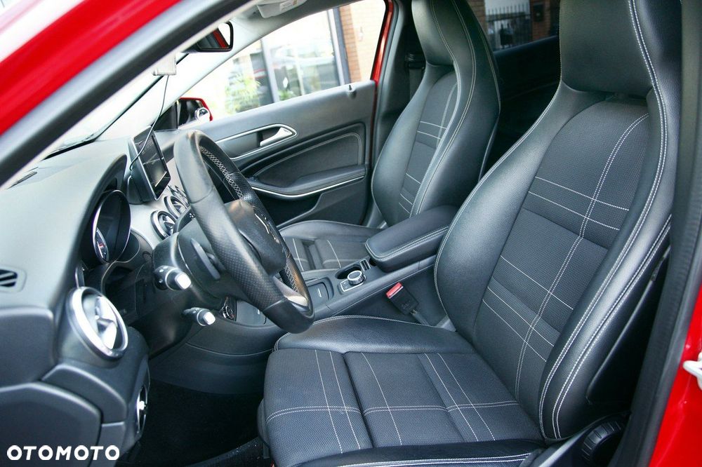 Mercedes-Benz GLA 180 7G-DCT Style - 16